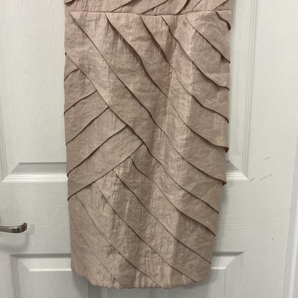 Adrianna Papell Tiered One Shoulder Gold Shimmery Cocktail Dress Sz 4 - Picture 4 of 11